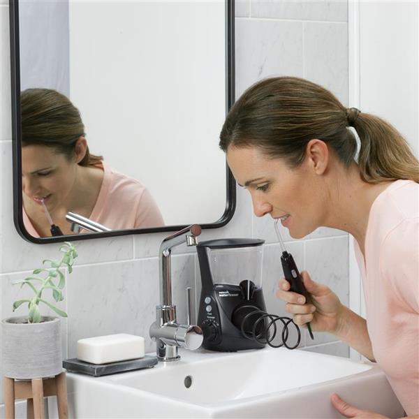 Using WP-662 Black Aquarius Water Flosser