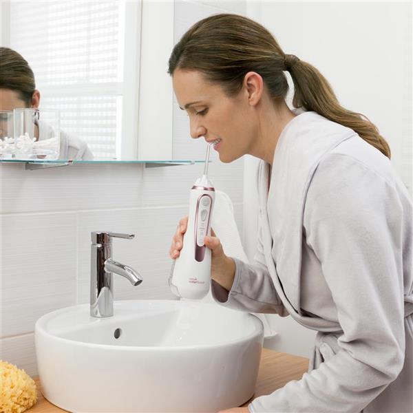 Using WP-569 White & Rose Gold Cordless Advanced Water Flosser