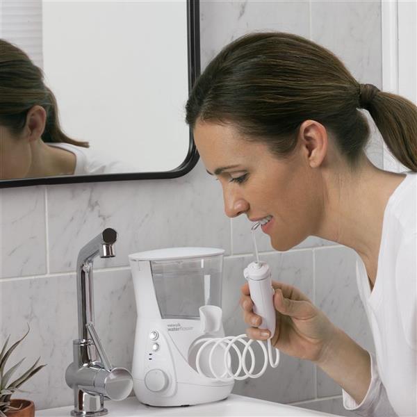 Using WF-05 White Whitening Professional Water Flosser