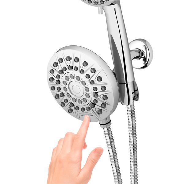 Doigt pressant le bouton de changement de mode de la pomme de douche XPA­-133-763M