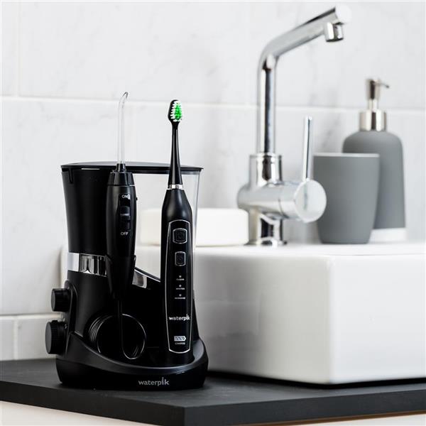 Hydropulseur Combiné Dentaire Waterpik™ dans la salle de bain
