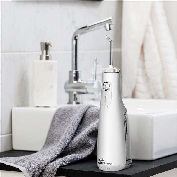 Hydropulseur Select sans fil WF-10 blanc dans la salle de bains