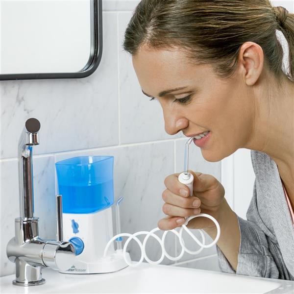 Using WP-300 White Traveler Water Flosser