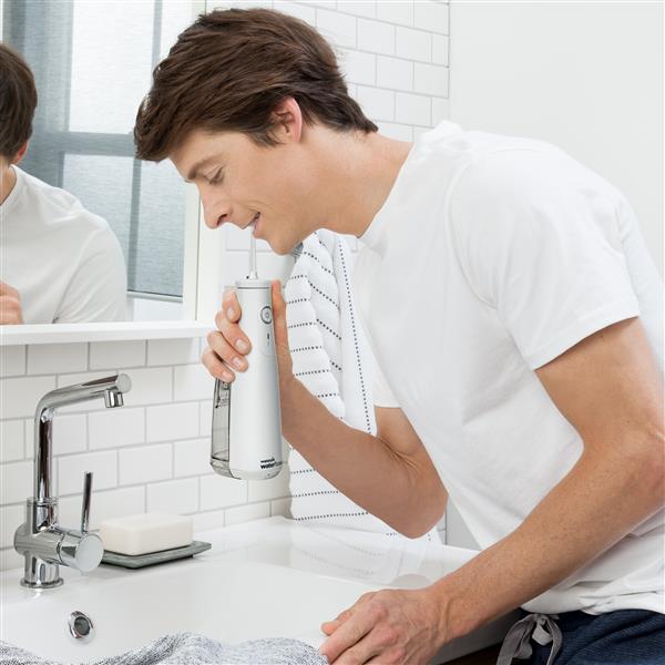 Utilisation de l’hydropulseur Select sans fil WF-10 blanc